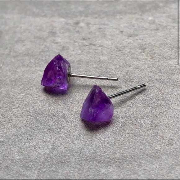 π New Raw Amethyst Crystal Stud Gemstone Earrings - Picture 6 of 9